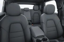Porsche Cayenne S E-Hybrid 3.0 V6 2026 – Bancos da Frente · Foto: Porsche