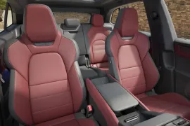 Porsche Cayenne Turbo 2026 – Bancos da Frente · Foto: Porsche