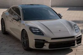 Porsche Panamera Turbo 4.0 (Híbrido) 2025 – Diagonal Frontal · Foto: Porsche