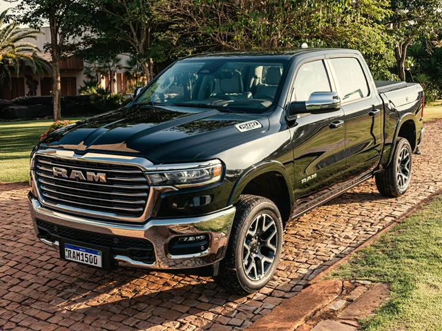 RAM 1500 LARAMIE 3.0 CD BI-TB 4x4 Aut 2025 – Diagonal Frontal · Foto: Ram