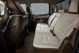 RAM 1500 LARAMIE 3.0 CD BI-TB 4x4 Aut 2025 – Bancos de Trás · Foto: Ram