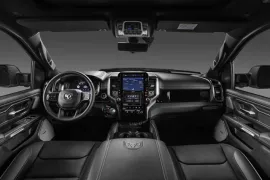 RAM 1500 LARAM. NIGHT ED. BI-TB 3.0 4x4 Aut 2025 – Interior · Foto: Ram