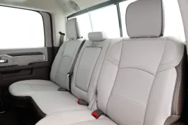 RAM 2500 Laie 6.7 2025 – Bancos de Trás · Foto: Ram