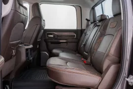 RAM 3500 Limited Longhorn 6.7 2025 – Bancos de Trás · Foto: Ram
