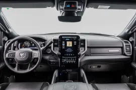 RAM 3500 Night Edition 6.7 2026 – Interior · Foto: Ram
