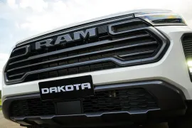 RAM DAKOTA WARLOCK 2.2 TB CD 4x4 Aut 2027 – Detalhe Externo · Foto: Ram
