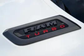 RAM DAKOTA WARLOCK 2.2 TB CD 4x4 Aut 2027 – Emblema · Foto: Ram