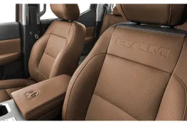 RAM DAKOTA LARAMIE 2.2 TB CD 4x4 Aut 2026 – Bancos da Frente · Foto: Ram