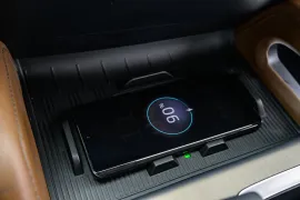 RAM DAKOTA LARAMIE 2.2 TB CD 4x4 Aut 2026 – Detalhe Interno · Foto: Ram
