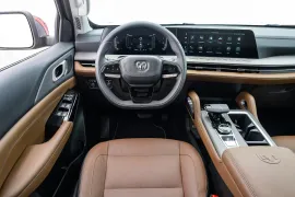 RAM DAKOTA LARAMIE 2.2 TB CD 4x4 Aut 2026 – Interior · Foto: Ram
