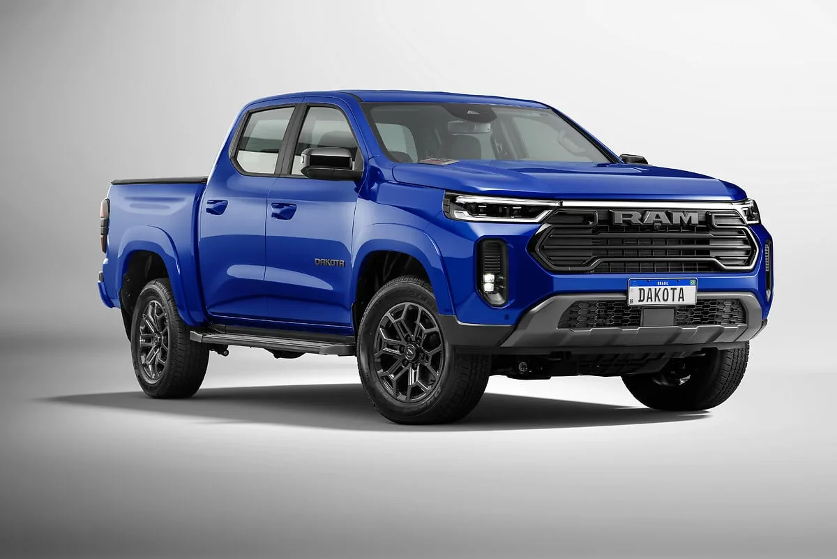 RAM DAKOTA LARAMIE NIGHT EDITION 2.2 TB CD 4x4 Aut 2026 – Diagonal Frontal · Foto: Ram