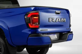 RAM DAKOTA LARAMIE NIGHT EDITION 2.2 TB CD 4x4 Aut 2026 – Lanterna · Foto: Ram