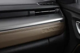 RAM RAMPAGE LARAMIE 2.0 TURBO CD 4X4 Aut 2027 – Detalhe Interno · Foto: Ram