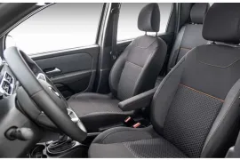 Renault Oroch Iconic 1.6 2024 – Bancos da Frente · Foto: Renault