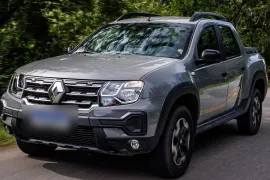 Renault Oroch Iconic 1.6 2024 – Diagonal Frontal · Foto: Renault