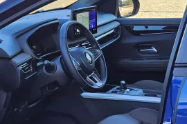 Renault Kardian Iconic 1.0 TB 12V 5p Aut 2026 – Volante · Foto: Divulgação