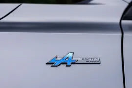 Renault Koleos E-Tech 1.5 Turbo 16V 5p Aut 2027 – Emblema · Foto: Renault