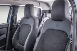 Renault KWID E-Tech Techno 2025 – Bancos da Frente · Foto: Renault