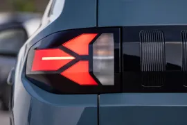 Renault KWID E-Tech Techno 2025 – Lanterna · Foto: Renault