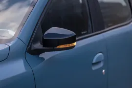 Renault KWID E-Tech Techno 2025 – Retrovisor · Foto: Renault