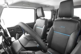 Suzuki Jimny Sierra 4Sport 1.5 AT 2025 – Bancos da Frente · Foto: Suzuki