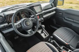 Suzuki Jimny Sierra 4Style 1.5 AT 2025 – Interior · Foto: Suzuki