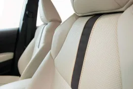 Toyota Corolla Cross XRX Hybrid 1.8 2026 – Bancos da Frente · Foto: Toyota