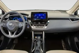 Toyota Corolla Cross XRX Hybrid 1.8 2026 – Painel · Foto: Toyota