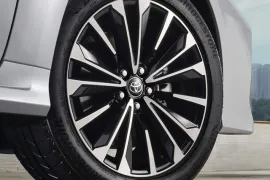 Toyota Corolla Altis Premium Hybrid 1.8 2025 – Roda · Foto: Toyota