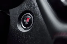 Toyota Corolla GR-Sport 2.0 Flex 16V Aut 2026 – Detalhe Interno · Foto: Toyota