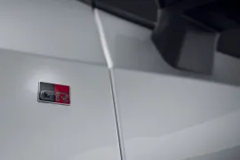 Toyota Corolla GR-Sport 2.0 Flex 16V Aut 2026 – Emblema · Foto: Toyota