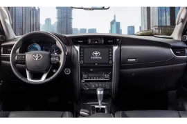 Toyota Sw4 Diamond 2.8 2025 – Interior · Foto: Toyota