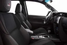Toyota Sw4 GR-S 2.8 Turbo 4x4 AT 2024 – Bancos da Frente · Foto: Toyota