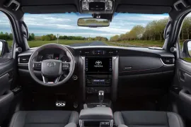 Toyota Sw4 GR-S 2.8 Turbo 4x4 AT 2024 – Interior · Foto: Toyota