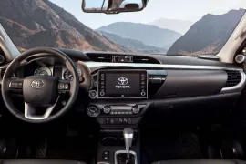 Toyota Hilux SRX 2.8 Turbo 4x4 AT CD 2025 – Interior · Foto: Toyota