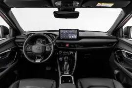Toyota YARIS Cross XRX 1.5 16V 5p Aut. (Híbrido) 2026 – Interior · Foto: Toyota