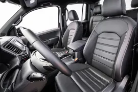 Volkswagen Amarok Extreme 3.0 V6 4x4 AT CD 2024 – Bancos da Frente · Foto: Volkswagen