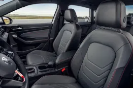 Volkswagen Jetta GLi 2.0 TSi 2026 – Bancos da Frente · Foto: Volkswagen