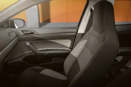 Volkswagen Polo Track 1.0 2026 – Bancos da Frente · Foto: Volkswagen