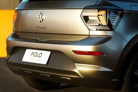 Volkswagen Polo Track 1.0 2026 – Emblema · Foto: Volkswagen