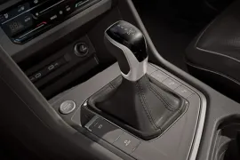 Volkswagen Tiguan Allspace R-Line 2.0 TSi 2025 – Câmbio · Foto: Volkswagen
