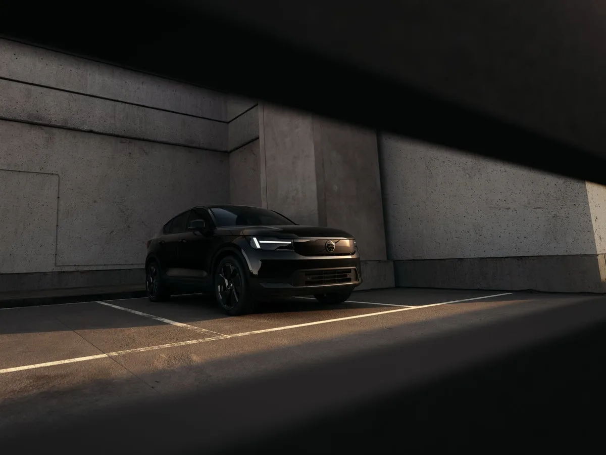 Volvo EC40 Black Edition Ultra AWD P8 2027 – Diagonal Frontal · Foto: Volvo Cars