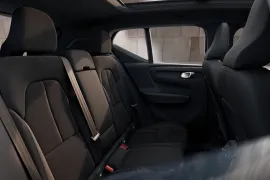 Volvo EX40 Ultra P8 AWD (Elétrico) 2027 – Bancos de Trás · Foto: Volvo Cars