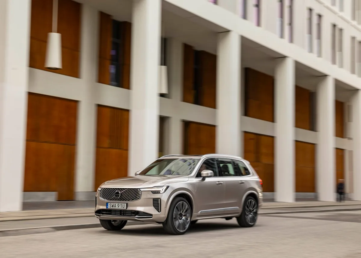 Volvo XC 90 T-8 Ultra 2.0 AWD (Híbrido) 2025 – Diagonal Frontal · Foto: Volvo Cars