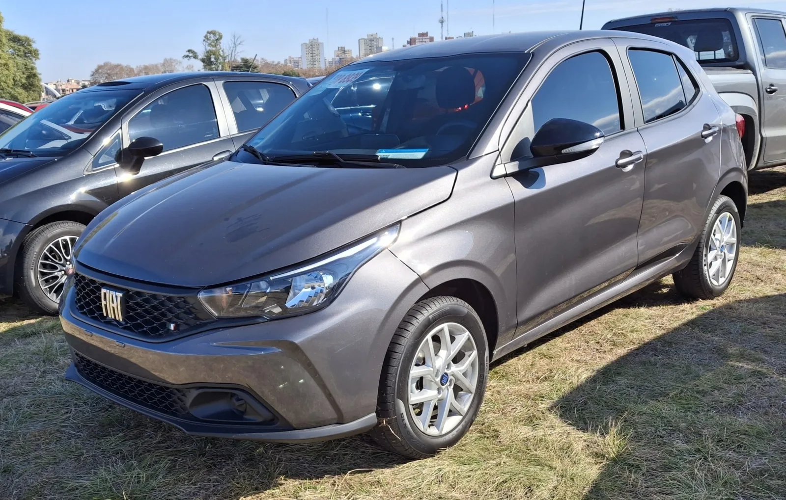 Um Fiat Argo Drive 1.3 da linha 2025, feito em Betim (MG), na Argentina