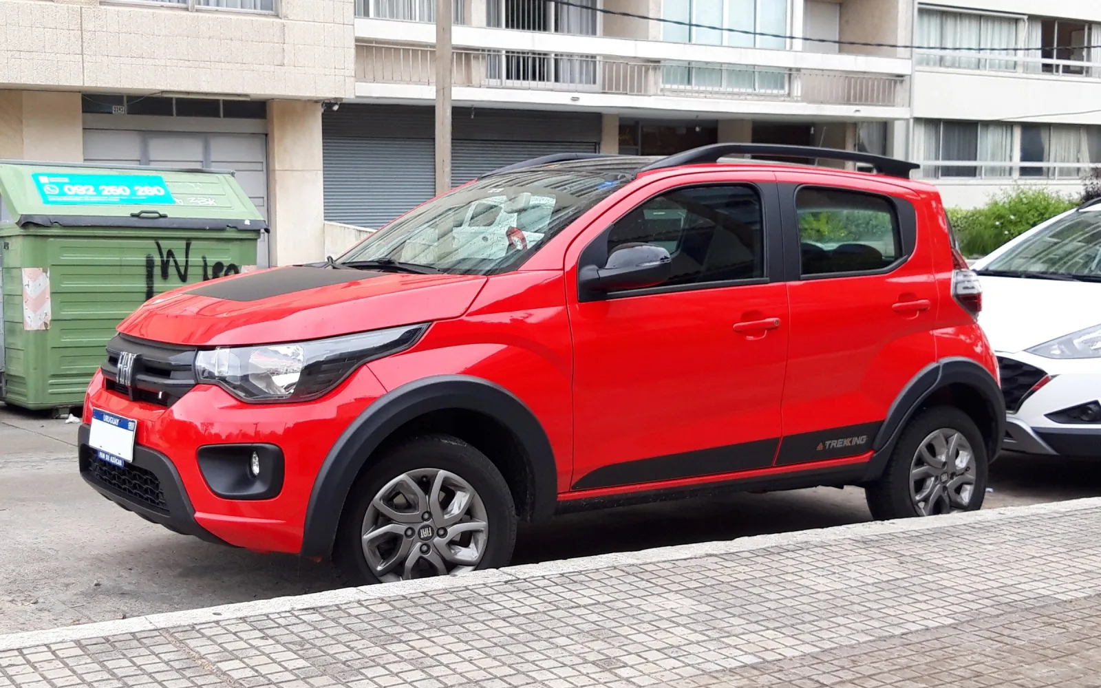 Um Fiat Mobi Trekking, com o visual ainda vendido no Brasil, em Montevidéu: o carro mais barato da lista é o segundo que menos perdeu