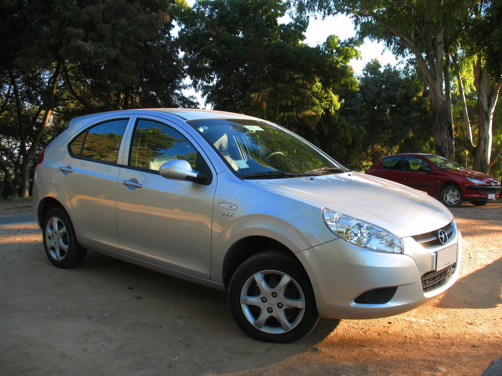 JAC J3 hatch, da primeira leva de chineses vendidos na América do Sul no começo dos anos 2010, no Chile, em 2013
