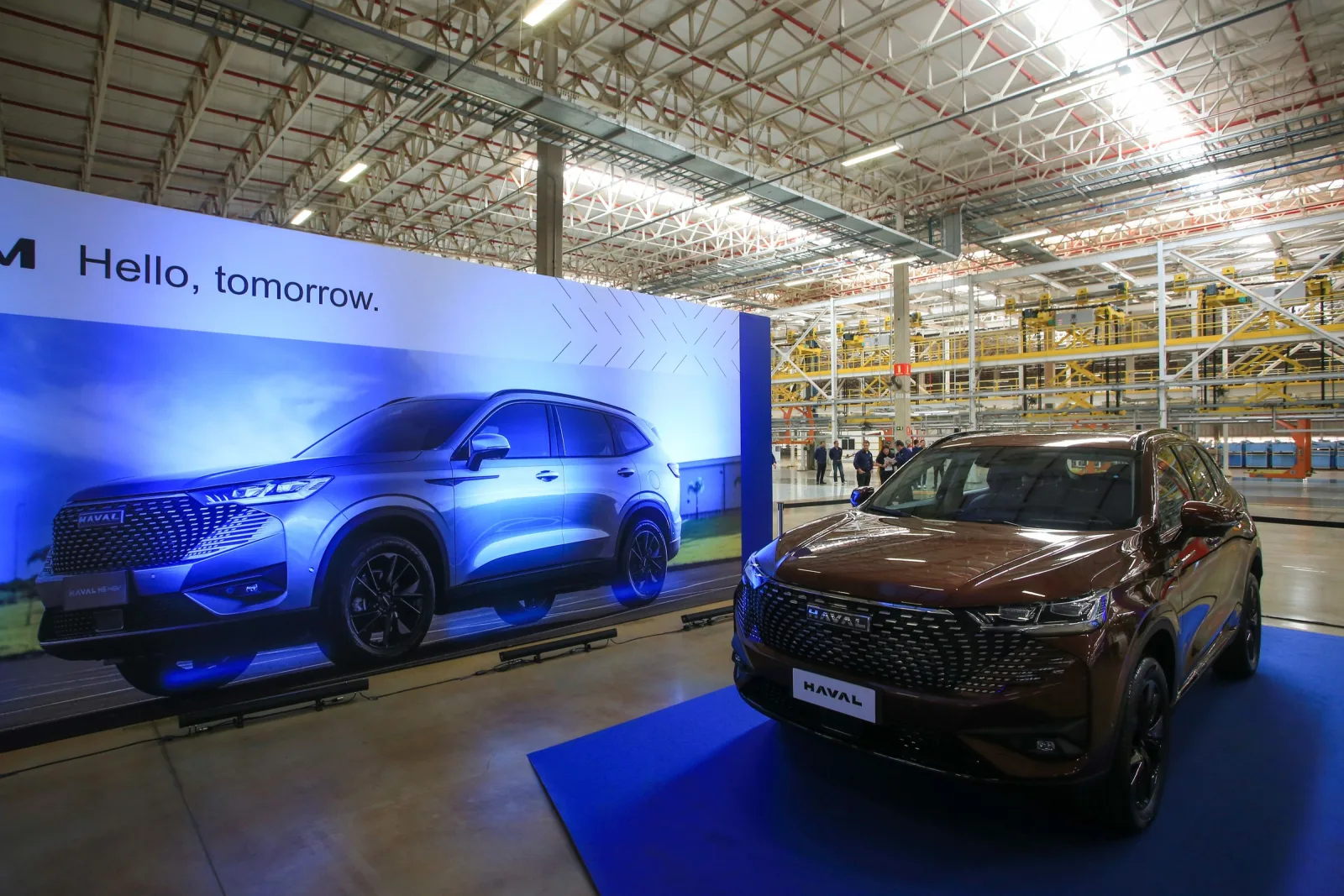 Um Haval H6 GT na fábrica da GWM em Iracemápolis (SP), durante visita do governo paulista, em 2023