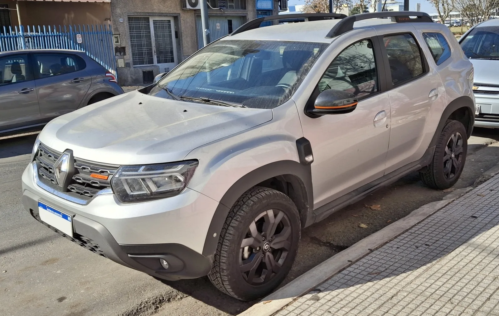 Um Renault Duster Iconic 1.3 turbo, com o visual vendido no Brasil, em Buenos Aires, em 2025