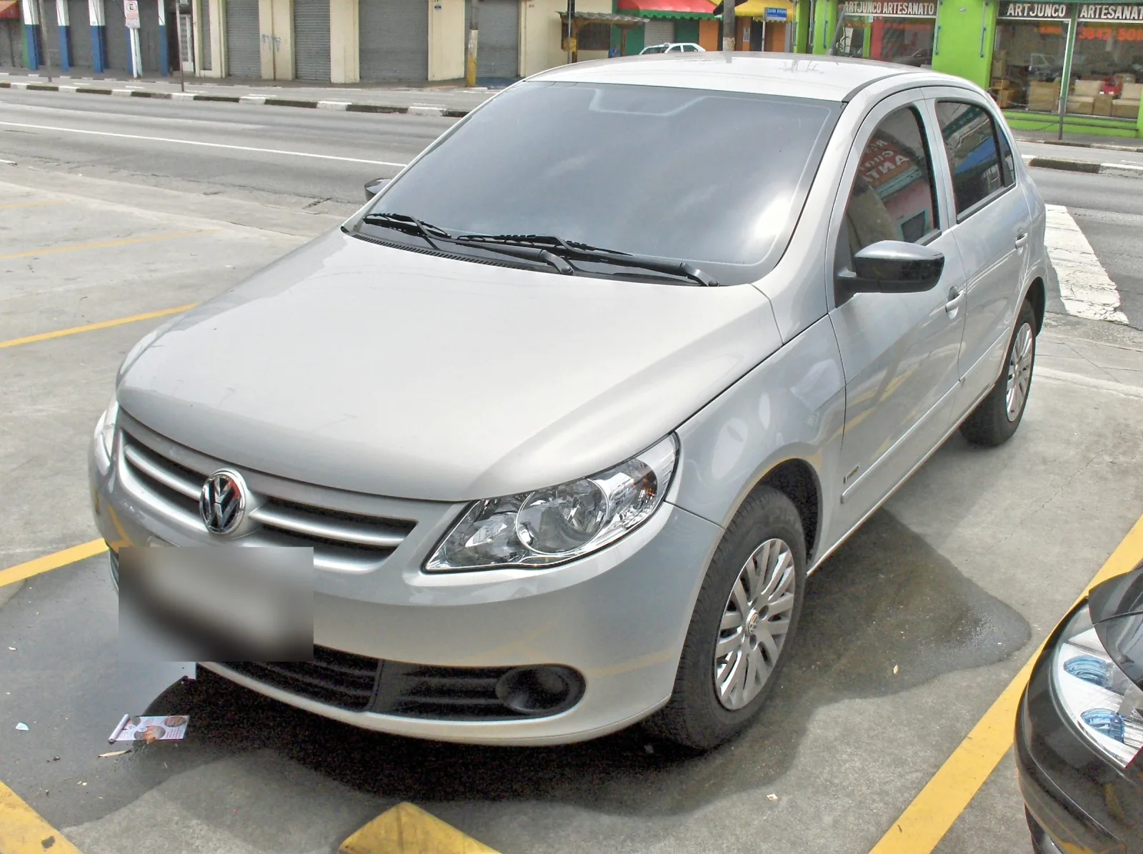 Gol G5 estacionado numa rua brasileira, em 2009: só em São Paulo há 2,09 milhões de Gols registrados, 1 em cada 13 carros do estado